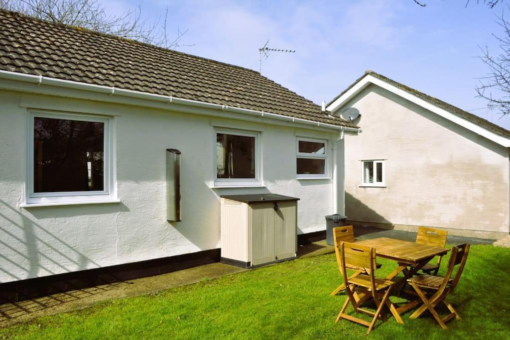 Ocean Breeze, Gower Holiday Village. Allows Dogs Swansea Exterior foto